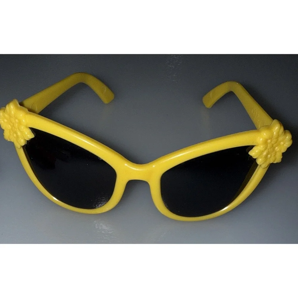 Barbie Doll Sunglasses Lot of 4 pairs for Barbie Dolls.